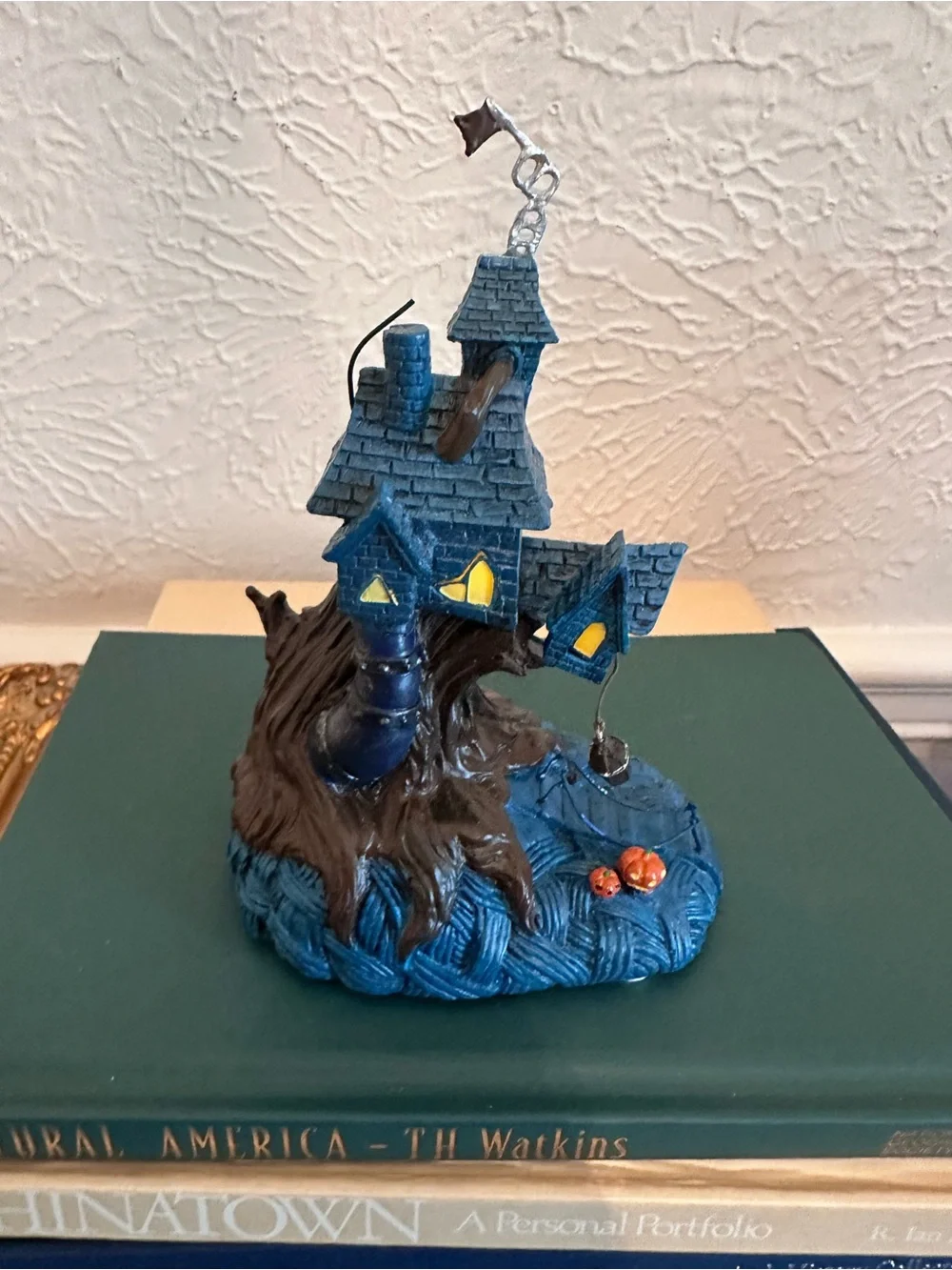 Disney HAWTHORNE VILLAGE TREEHOUSE NIGHTMARE BEFORE CHRISTMAS Halloween